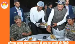 सीएम साय ने नारायणपुर में जवानों के साथ रात्रि भोज किया, हाथों से परोसा खाना