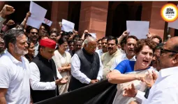 संसद परिसर में NDA और INDIA ब्लॉक आमने-सामने, नारेबाजी के बीच प्रियंका गांधी को सुरक्षाकर्मियों ने रोका