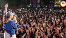 फरीदाबाद में सुनंदा शर्मा की लाइव परफॉर्मेंस ने जीता दिल, पंजाबी गानों पर जमकर झूमे कॉलेज स्टूडेंट्स