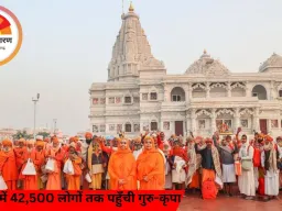 दो हफ्तों में 42,500 लोगों तक पहुँची गुरु-कृपा: जगद्गुरु श्री कृपालु जी महाराज की विशाल सेवा-परंपरा