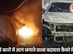 भोपाल में रात के अंधेरे में बदमाश ने दो कारों में लगाई आग: सीसीटीवी में वारदात कैद, पुलिस संदिग्ध की तलाश में