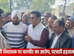 सागर में विधायक पर पटवारी से मारपीट का आरोप: तिरंगा लेकर कमिश्नर कार्यालय पहुंचा पटवारी संघ, न्याय की मांग