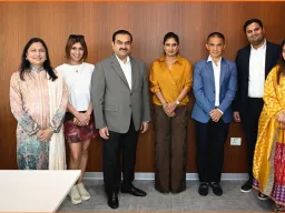 नवी मुंबई इंटरनेशनल एयरपोर्ट का उद्घाटन: सितारों से दूर, लोगों के नाम रहा ऐतिहासिक दिन