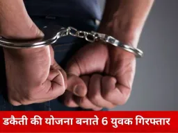 रायपुर में डकैती की साजिश नाकाम, 6 आरोपी गिरफ्तार: घर में घुसने से पहले पुलिस ने दबोचा, हथियार भी जब्त