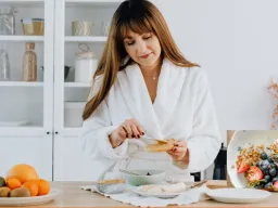 सुबह खाली पेट क्या खाएं और क्या नहीं: न्यूट्रिशनिस्ट की राय