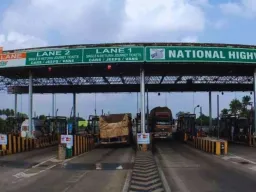  टोल प्लाजा 1 अप्रैल से पूरी तरह कैशलेस, टैक्स बचाने के लिए आज आखिरी दिन