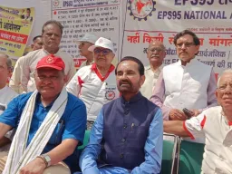 जंतर-मंतर पर EPS-95 पेंशनरों का आंदोलन दूसरे दिन तेज: सांसदों ने बढ़ाया हौसला, पेंशन बढ़ोतरी और सरकार से जवाबदेही की मांग