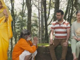 पारंपरिक विषय के साथ राजनीतिक षड्यंत्र का पर्दाफाश करती है फिल्म 