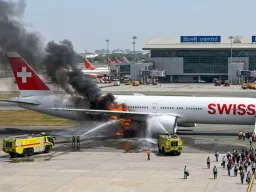 दिल्ली एयरपोर्ट पर बड़ा हादसा टला, स्विस एयर विमान के इंजन में आग