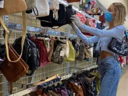 थ्रिफ्ट शॉपिंग का बढ़ता ट्रेंड: कम कीमत में स्टाइल का नया तरीका