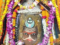 Video : महाकाल मंदिर में आज की भस्म आरती, बिल्व पत्र से सजे बाबा