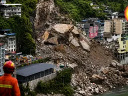 चीन के चोंगकिंग में बारिश के बाद पहाड़ दरका, 8 की मौत; मलबे में 34 लोगों की तलाश जारी
