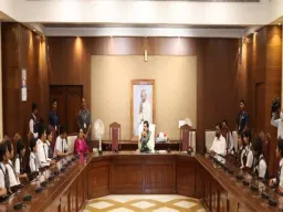 विधानसभा पहुंचे मेधावी छात्रों से मिले CM मोहन यादव, लोकतंत्र और राष्ट्र निर्माण पर किया संवाद