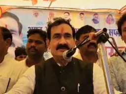 Datia By-Election: स्वागत के लिए आगे बढ़े कार्यकर्ताओं को नरोत्तम मिश्रा ने रोका, बोले- ‘दूल्हा पीछे आ रहा है, पहले उसे माला पहनाओ’