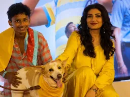 फिल्म स्क्रीनिंग में रवीना टंडन के साथ हुआ अप्रत्याशित वाकया, कुत्ता अचानक झपटा