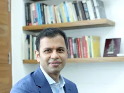 रेलिगेयर एंटरप्राइजेज़ की Q1 FY27 आय में सालाना आधार पर (YoY) 26% की बढ़ोतरी; कंपनीने अर्जुन लांबा को मैनेजिंग डायरेक्टर के रुप में रीडेज़िग्नेट किया