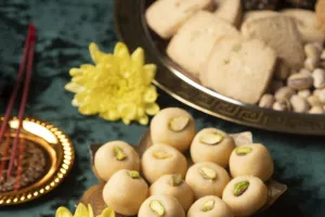 Diwali 2025: मां लक्ष्मी और गणेश पूजा में ये 7 अनोखे भोग, घर में बरसेगी खुशहाली और समृद्धि