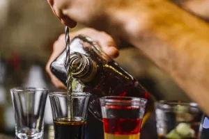 भारत की शराब ने बनाया नया रिकॉर्ड, ग्लोबल अल्कोहल मार्केट में सबसे तेज़ ग्रोथ