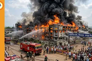 छिंदवाड़ा में डिस्पोजल फैक्ट्री में भीषण आग, दो झुलसे, लाखों का नुकसान