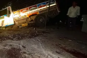 धार सड़क हादसा: पिकअप-स्कॉर्पियो टक्कर में 16 मजदूरों की मौत