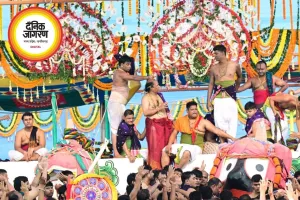 108 कलशों के पवित्र जल से महाप्रभु का महाअभिषेक, खुले मंच से दिए भक्तों को दर्शन
