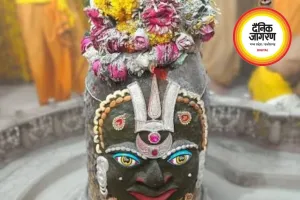 रविवार भस्म आरती में राजा स्वरूप सजे बाबा महाकाल, श्रद्धालुओं ने किए दिव्य दर्शन