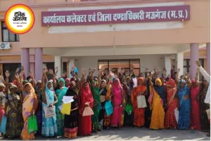 मऊगंज में 5000 से अधिक लाड़ली बहनों का प्रदर्शन, ठेकेदारी व्यवस्था के विरोध में कलेक्ट्रेट पहुंचीं महिलाएं
