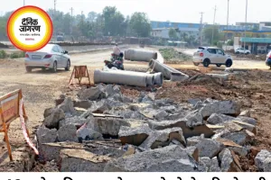 46 करोड़ की सड़क फिर खोदी गई: ड्रेनेज लाइन बिछाने के लिए 100 मीटर हिस्सा दोबारा उखाड़ा