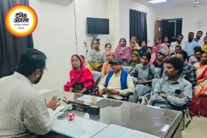 गैस पाइपलाइन की खुदाई से टूटी जल लाइन, एकता कॉलोनी में 10 दिन से पानी संकट