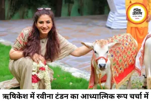 पीला गमछा ओढ़ स्कूटी पर निकलीं रवीना टंडन, ऋषिकेश में दिखा आध्यात्मिक अंदाज
