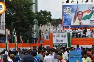तृणमूल कांग्रेस में सबसे बड़ा सियासी झटका, 28 साल बाद खुलकर दिखी अंदरूनी दरार