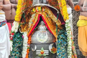 महाकालेश्वर मंदिर में भस्म आरती के साथ हुए बाबा महाकाल के दिव्य शृंगार, भक्तों ने किए अलौकिक दर्शन