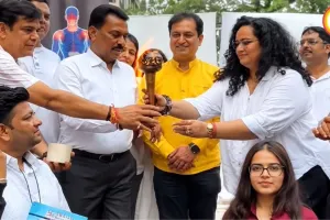इंदौर में फिजियोथैरेपिस्टों की मशाल रैली, स्वास्थ्य और फिटनेस को लेकर दिया जागरूकता संदेश