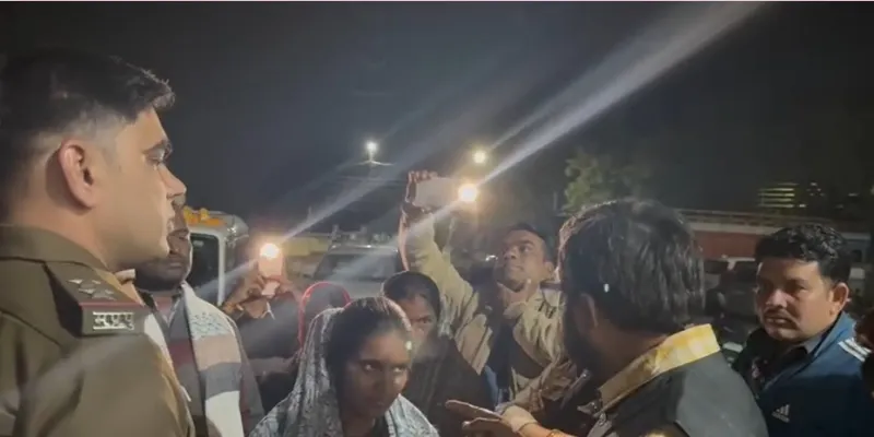 छात्रा से छेड़छाड़ की रिपोर्ट दर्ज न होने पर पिता फूट-फूटकर रोए; सांसद बंटी साहू ने थाने पहुँचकर जताई नाराजगी, तब दर्ज हुई FIR