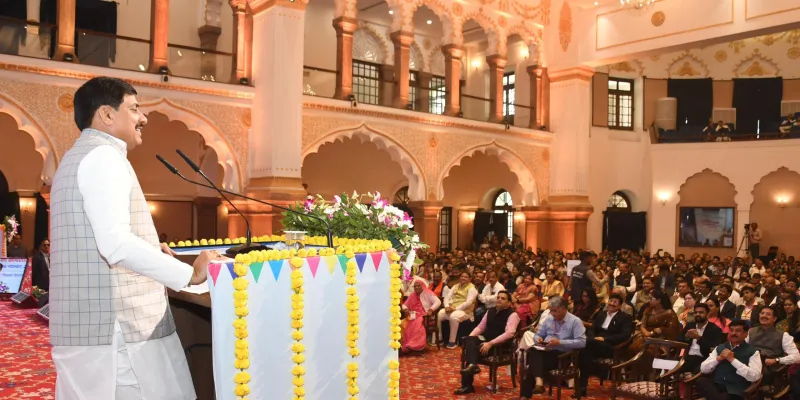 सीएम ने पंचायत वर्कशॉप में कहा— चांद के प्रभाव से मनुष्यों में भावनात्मक उतार-चढ़ाव बढ़ते हैं; शासन-प्रशासन को मजबूत बनाने पर जोर