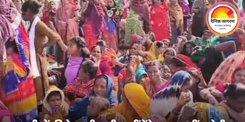 सारंगढ़ में चूना पत्थर खदान को लेकर विरोध तेज: जनसुनवाई स्थगित करने की मांग, रातभर धरने पर बैठे ग्रामीण