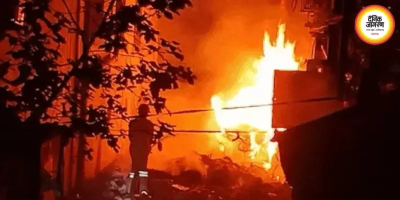 रीवा में जॉन टावर के पास भीषण आग, चाय-पान की गुमटियां जलकर खाक