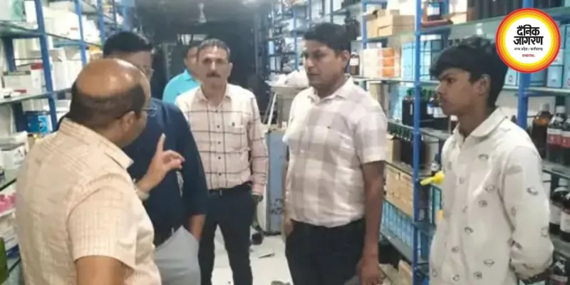 उज्जैन में सोशल मीडिया से मरीजों को इलाज देता मिला डॉक्टर, अस्पताल सील