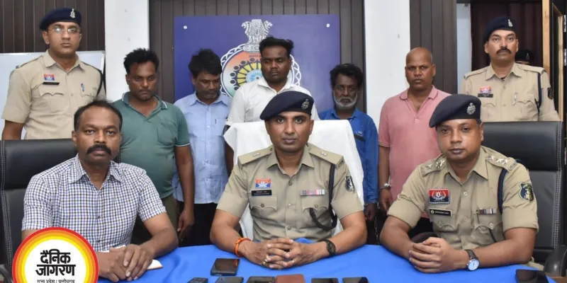 खजाना मिलने का झांसा देकर बेचते थे नकली सोना, 5 ठग गिरफ्तार