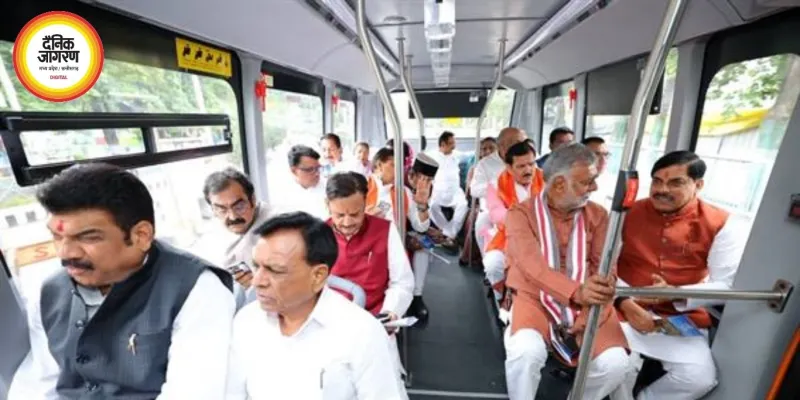 ई-बस से जगदीशपुर पहुंची मोहन कैबिनेट: CM ने छोड़ा सरकारी काफिला, मंत्रियों-अफसरों संग किया सफर; धरोहर प्रदर्शनी का किया शुभारंभ