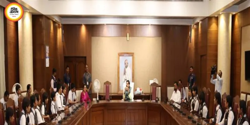 विधानसभा पहुंचे मेधावी छात्रों से मिले CM मोहन यादव, लोकतंत्र और राष्ट्र निर्माण पर किया संवाद
