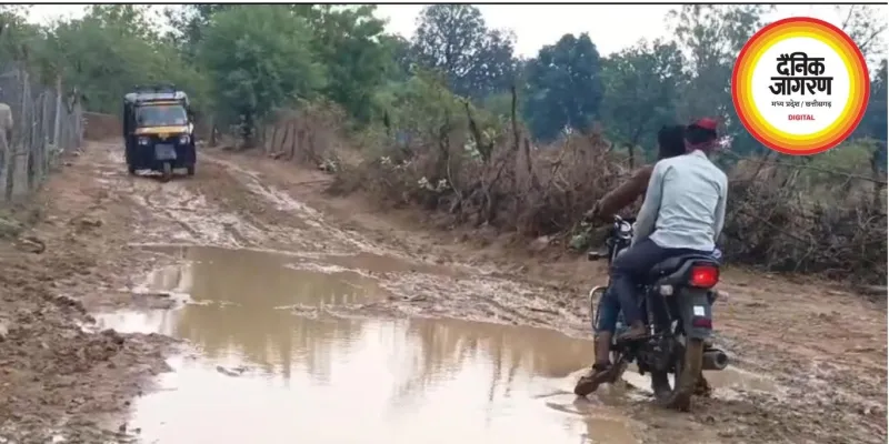 रीवा जिले के हरदोली-डभोरा मुख्य मार्ग कीचड़ में तब्दील: 10 गांवों के लोग परेशान, प्रशासन मौन!